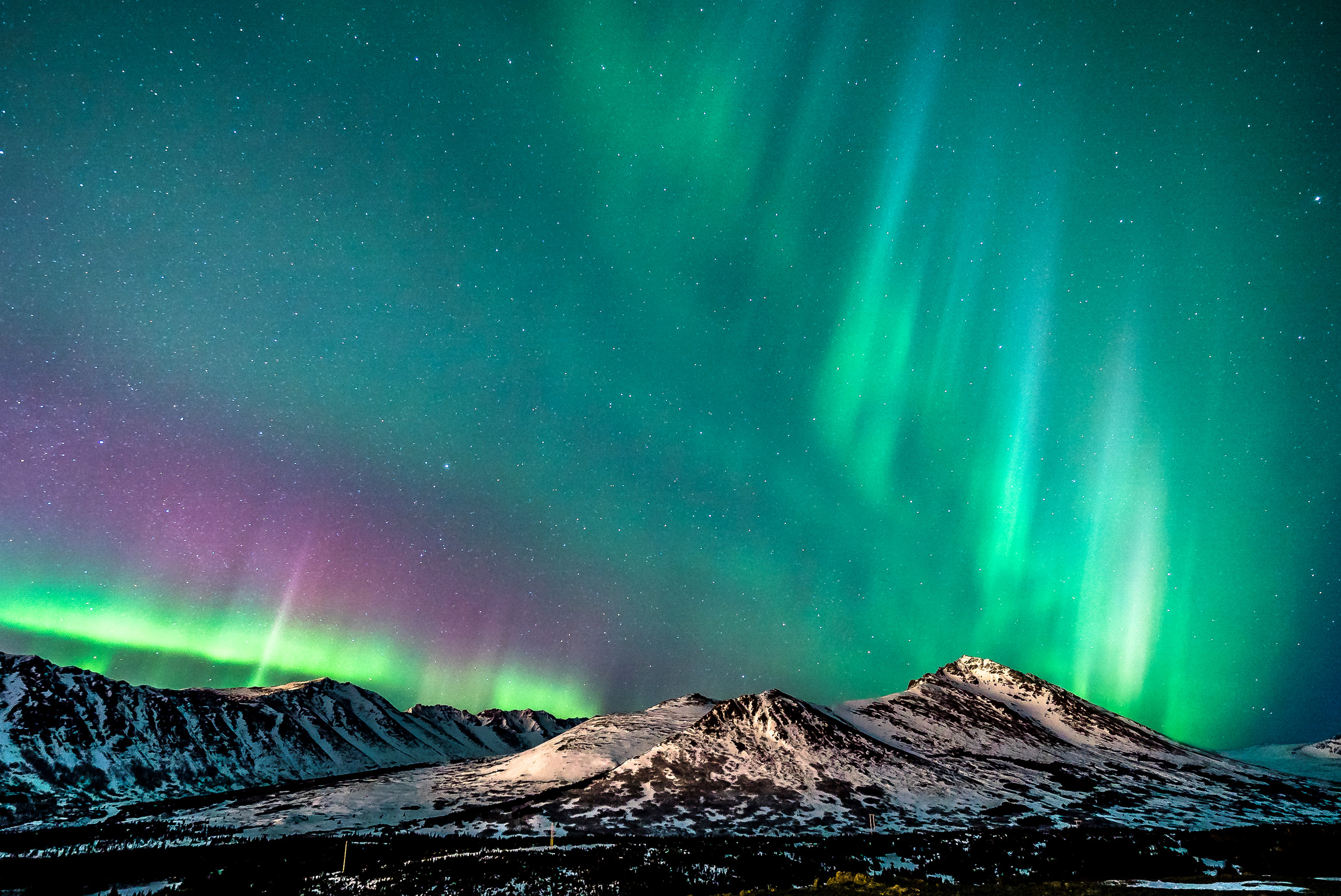 Picture of the Northern Lights over an Alaskan landscape