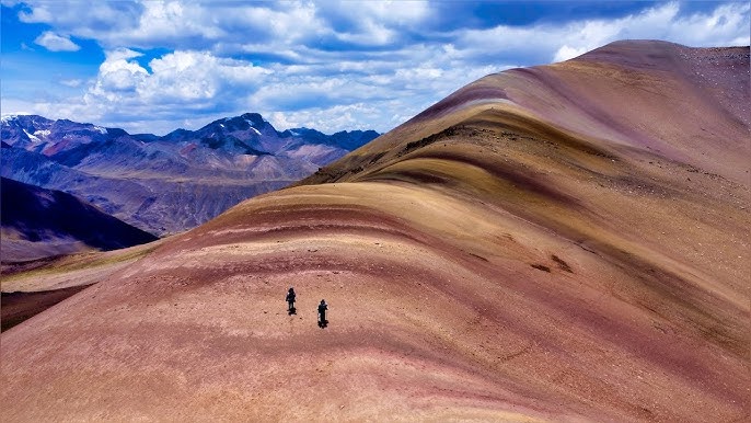 Picture of the mountains and ruins of the Andes